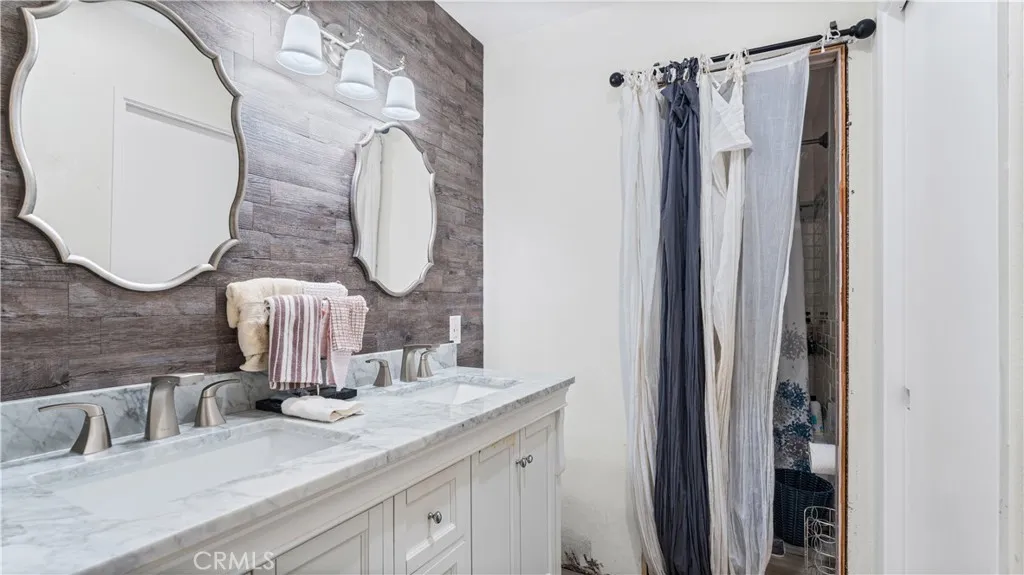 https://cdn.realtyfeed.com/cdn/127/306712119/b464c5c5cc95599214fc6067ac9b1287.webp