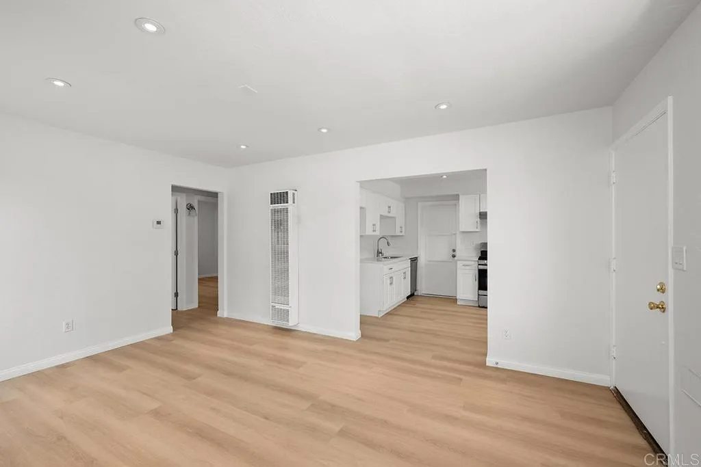 https://cdn.realtyfeed.com/cdn/127/306712124/675a7128c34ea4e335207dda40cdd22b.webp
