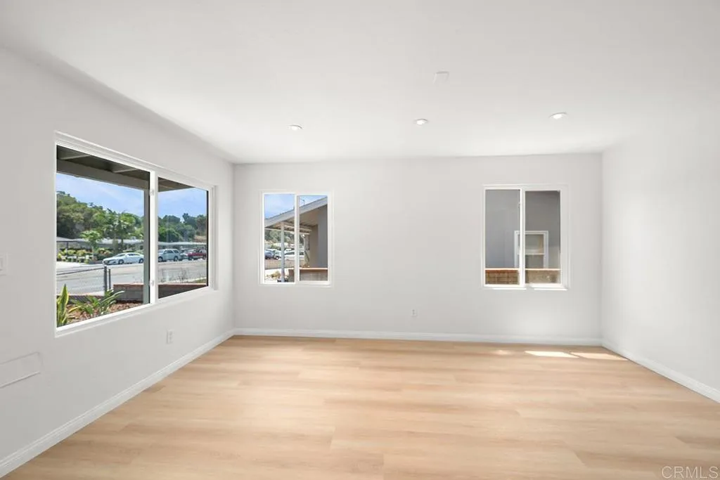 https://cdn.realtyfeed.com/cdn/127/306712124/6c8cbbd1d3a77dc7608f40bbed19ddf5.webp