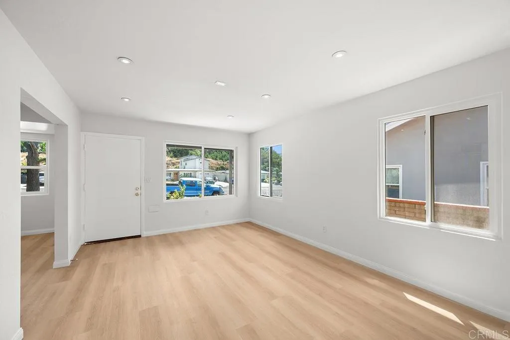 https://cdn.realtyfeed.com/cdn/127/306712124/8fa5e396f54b1dd2cf957d4c7675d870.webp
