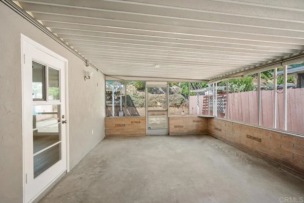 https://cdn.realtyfeed.com/cdn/127/306712124/ce6f6532403f4c278f93f9ff451847f6.webp