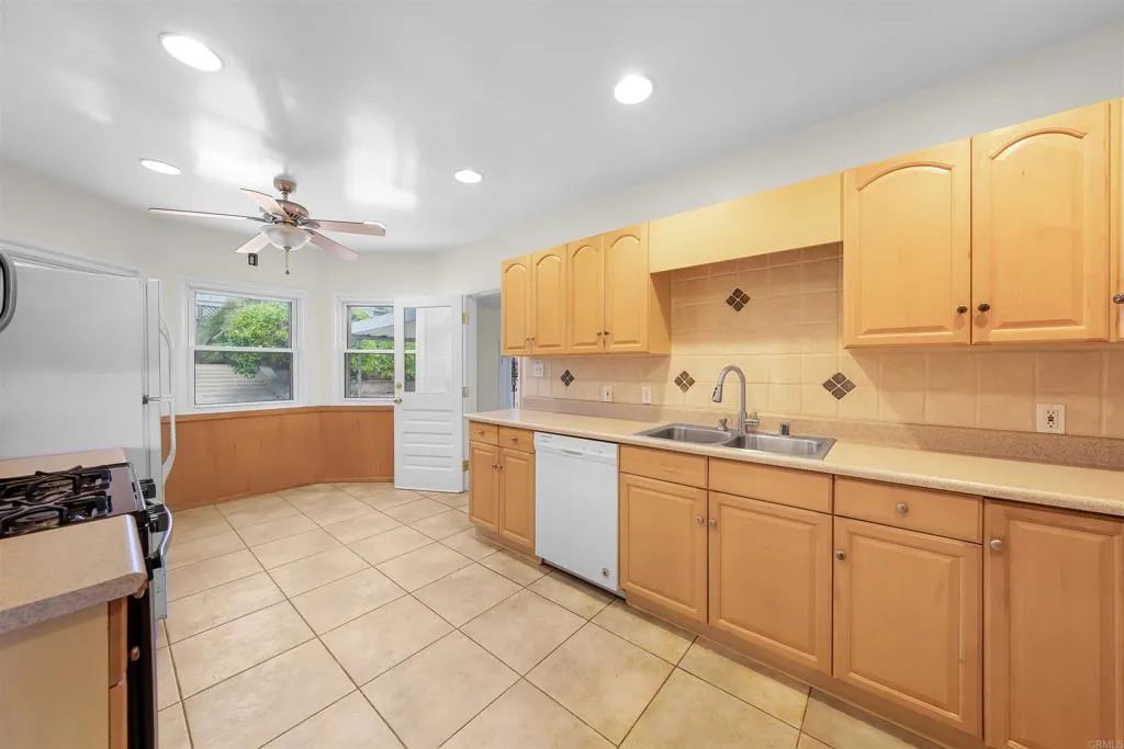 https://cdn.realtyfeed.com/cdn/127/306712132/0286cb3a69378bde9decf41a40c8088a.webp