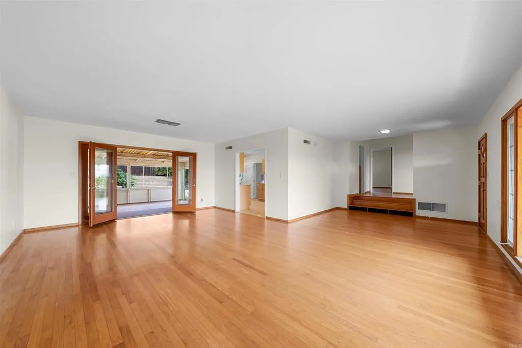 https://cdn.realtyfeed.com/cdn/127/306712132/112085c01c6105240653e4e0514e34b2.webp
