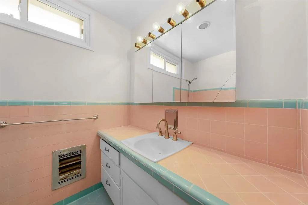 https://cdn.realtyfeed.com/cdn/127/306712132/6d99fec9b65cdc49adbc165e0ee0da95.webp
