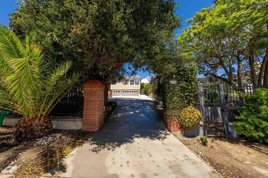 https://cdn.realtyfeed.com/cdn/127/306712132/c58f47d2cfff0a4335f722a966214a95.webp