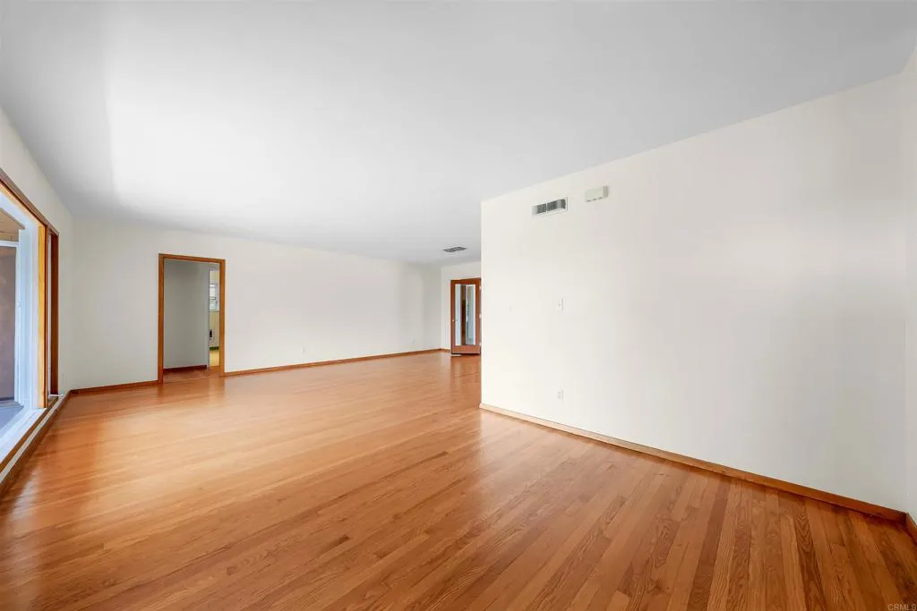 https://cdn.realtyfeed.com/cdn/127/306712132/c93c016df80067df3f1162411f3130d8.webp