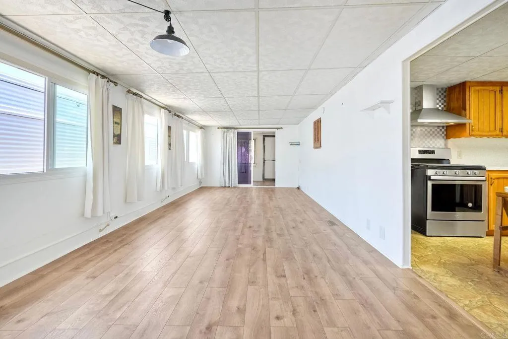 https://cdn.realtyfeed.com/cdn/127/306712197/baa66f0f875d20d5e2153220883e8fbc.webp