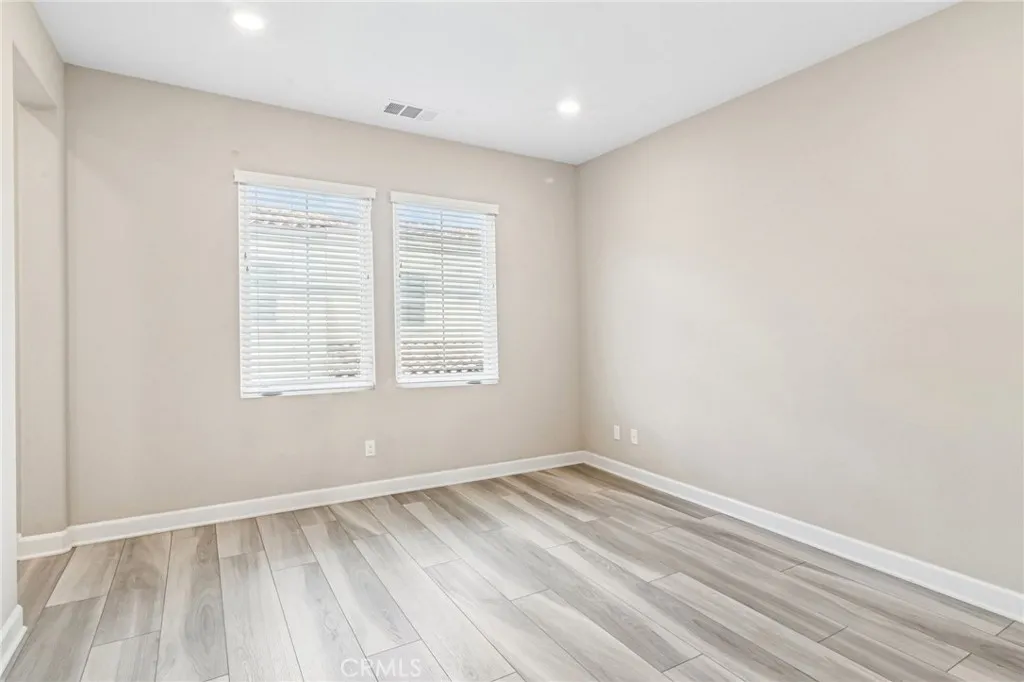https://cdn.realtyfeed.com/cdn/127/306712201/981a341a799ba81ea99afa6e2b3e7d53.webp