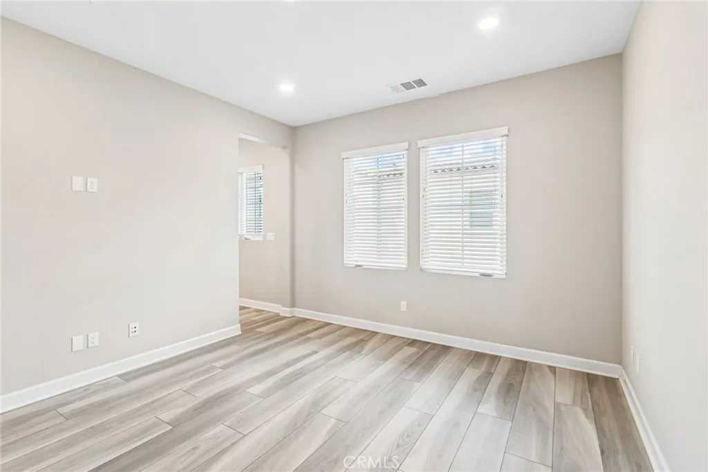 https://cdn.realtyfeed.com/cdn/127/306712201/f0530070e73a54b71ffa86ef5fdd8f92.webp