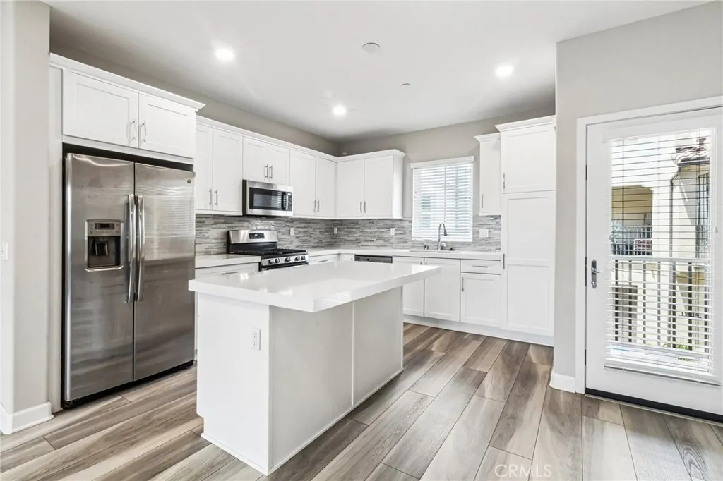 https://cdn.realtyfeed.com/cdn/127/306712201/f506cea7449c5d0ddd07d55bf52928da.webp