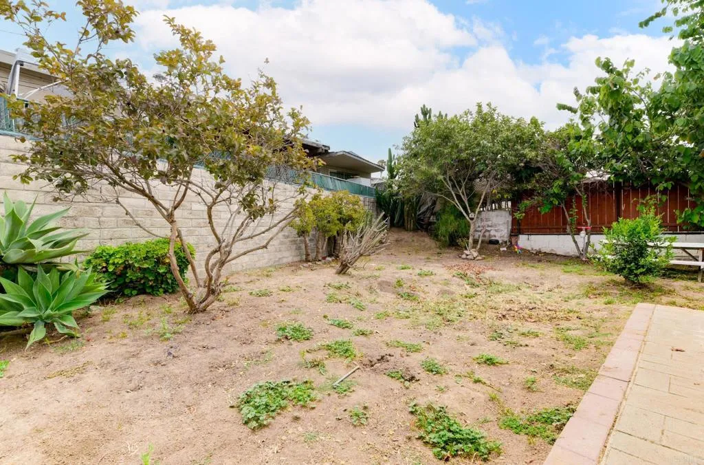 https://cdn.realtyfeed.com/cdn/127/306712224/b33d8735a6163637969e3df9198a4a7c.webp