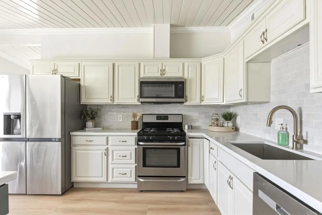 https://cdn.realtyfeed.com/cdn/127/306712230/1f5cdab474abe3e894a3f44f7870ac3b.webp