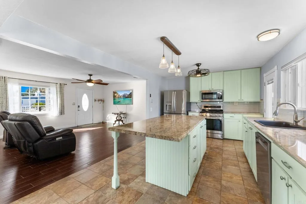 https://cdn.realtyfeed.com/cdn/127/306712233/0e5c189e4754a9ee07b9af66ef4317c0.webp