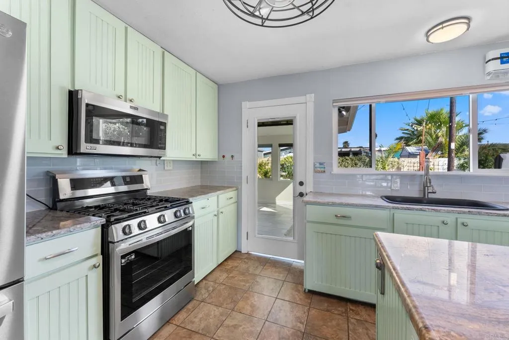 https://cdn.realtyfeed.com/cdn/127/306712233/afd2bc7438955b92f1659f3a8b476f60.webp