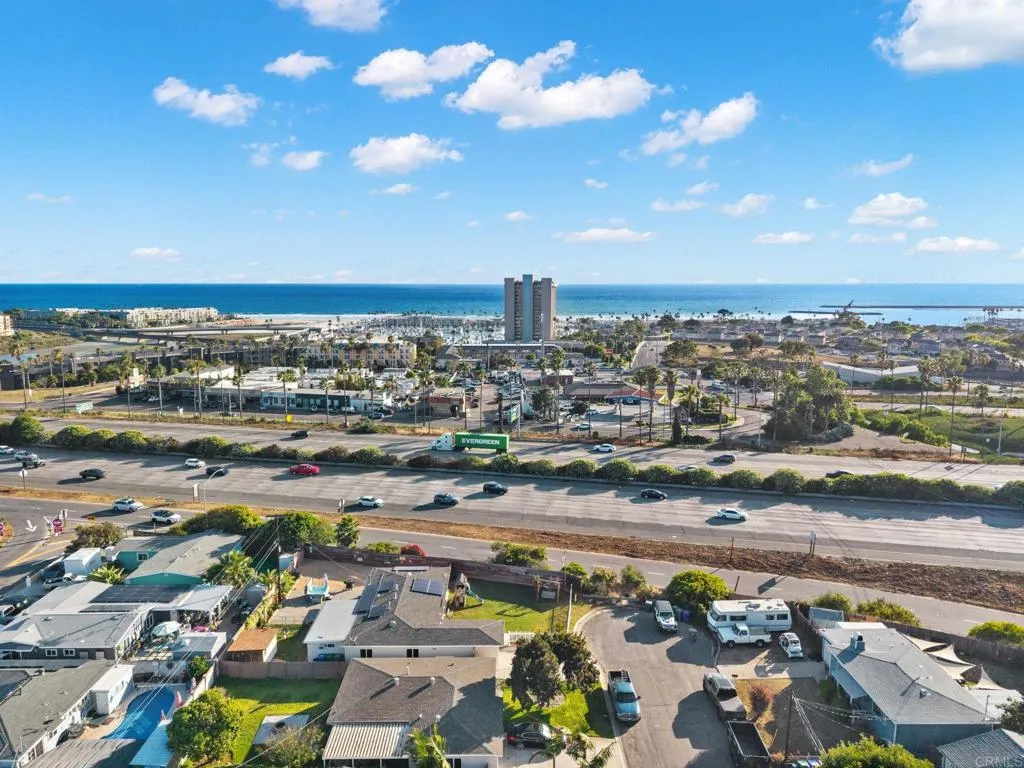 https://cdn.realtyfeed.com/cdn/127/306712233/d9db8f71f2e0f43bd6799f4cf7b6ad6b.webp