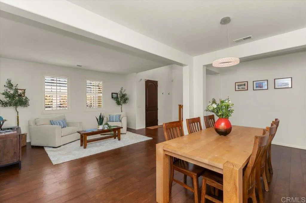 https://cdn.realtyfeed.com/cdn/127/306712239/0c24c5bb5ce9263db76e7f42983a33f4.webp