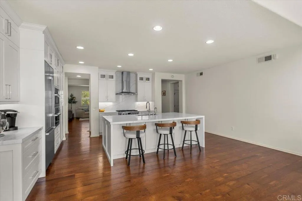 https://cdn.realtyfeed.com/cdn/127/306712239/5ef5e6fb1fd8dccdf0a0a1efe785c871.webp