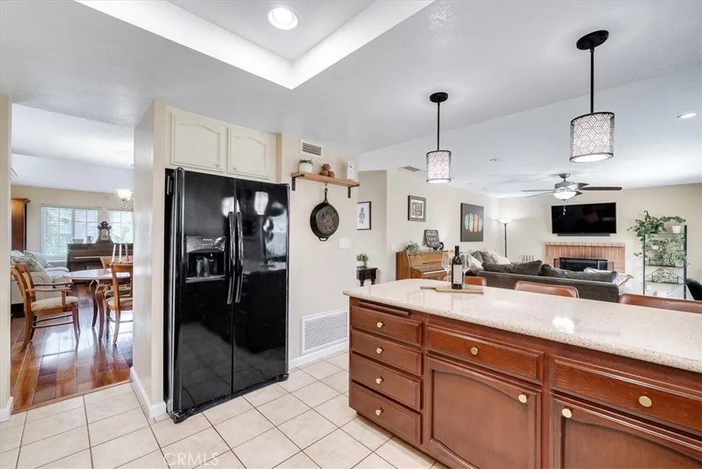https://cdn.realtyfeed.com/cdn/127/306712243/3f4ef5d9c06f81e0bf4a8fbe4a65b394.webp