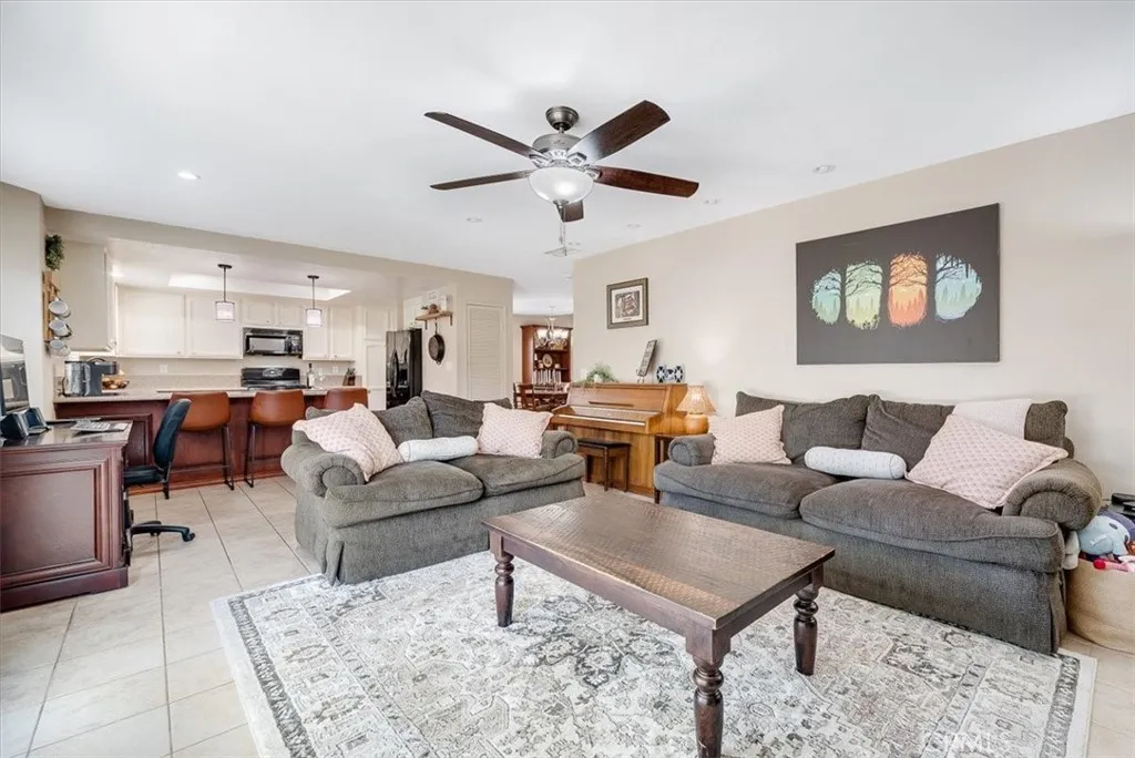 https://cdn.realtyfeed.com/cdn/127/306712243/53c8c5934c26e6ba8f1cdbfcd24615f4.webp