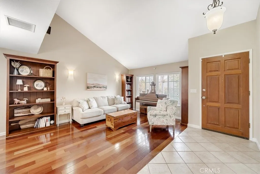 https://cdn.realtyfeed.com/cdn/127/306712243/8b3344bfe3d1ef84c1581b7a035f2e01.webp