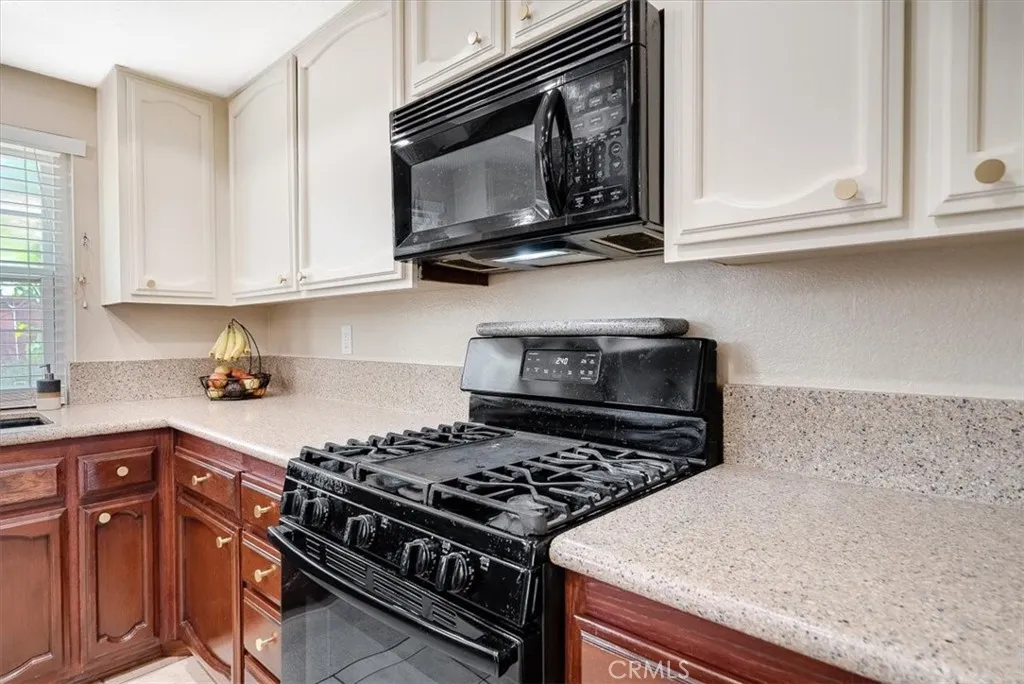 https://cdn.realtyfeed.com/cdn/127/306712243/b03f1df2b5de25ade7a56cf6e6303893.webp