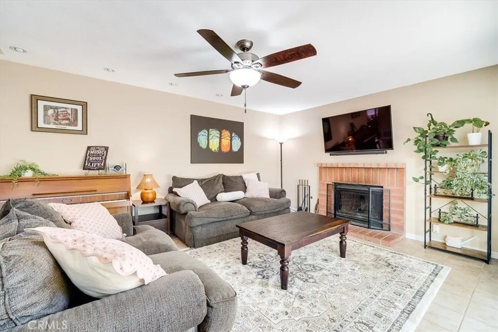 https://cdn.realtyfeed.com/cdn/127/306712243/ce30c503ad7d6aeacee12f4006383007.webp