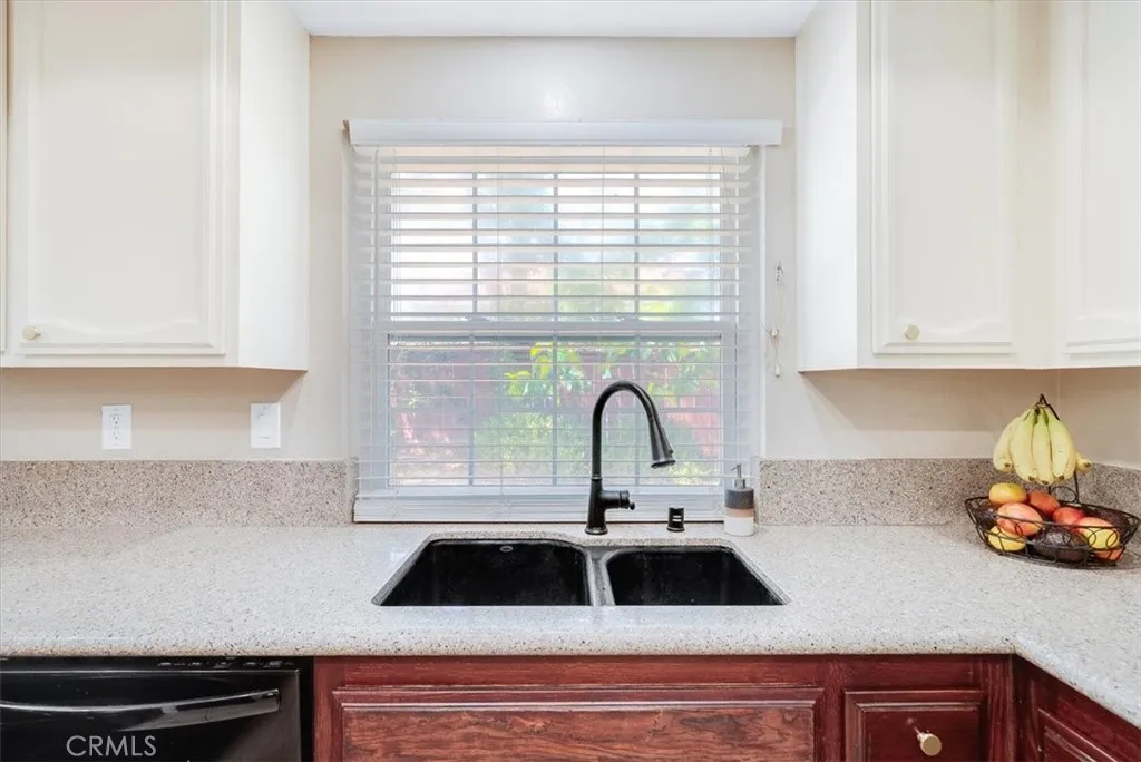 https://cdn.realtyfeed.com/cdn/127/306712243/e8ef7e16bc9d9a57399b923f053c8bfb.webp