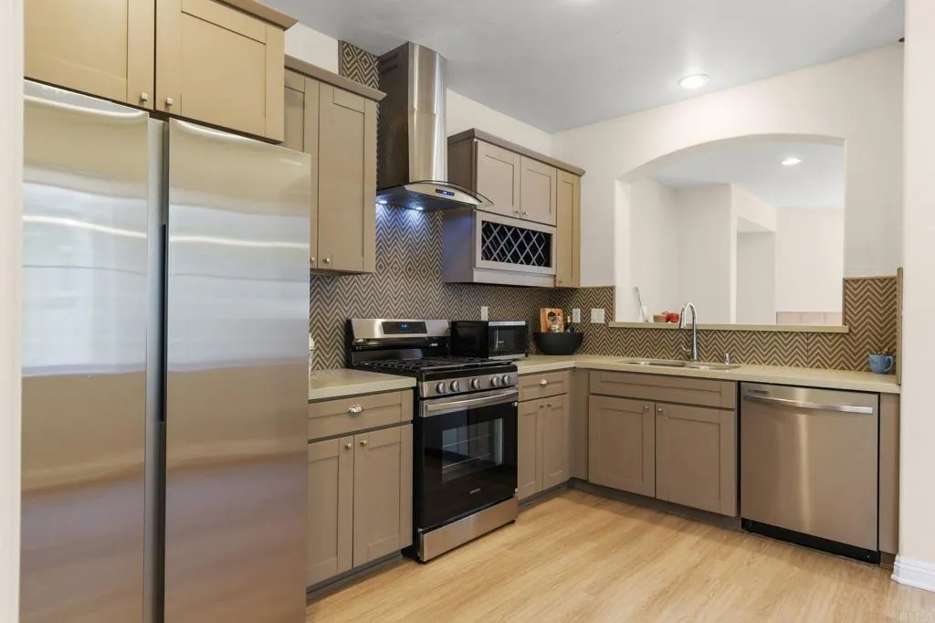https://cdn.realtyfeed.com/cdn/127/306712346/16602dd2ed10713950d2d55db6cd7f05.webp