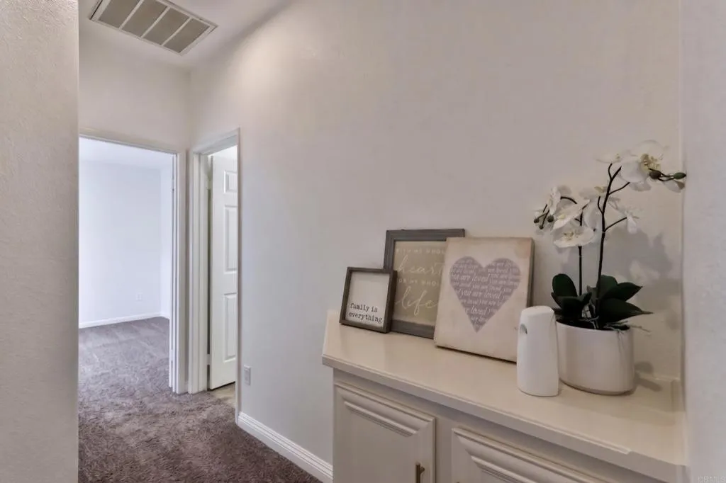 https://cdn.realtyfeed.com/cdn/127/306712346/8ad1cabeb8de881b615ee7f5004b341f.webp