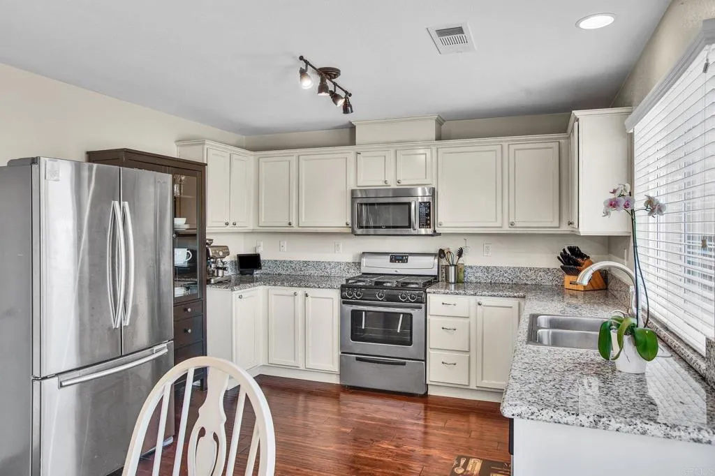 https://cdn.realtyfeed.com/cdn/127/306712359/d7424b3a7cf1a2139496acca74997a4a.webp