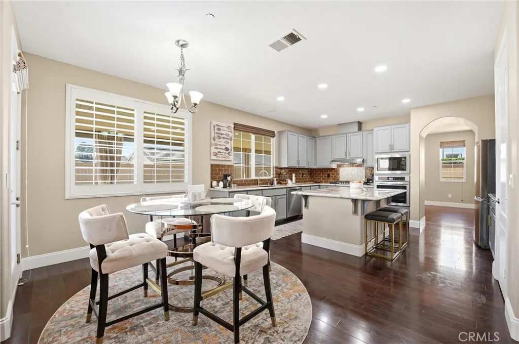 https://cdn.realtyfeed.com/cdn/127/306712378/a78e9047aa4f07db2e2e08af7597861e.webp