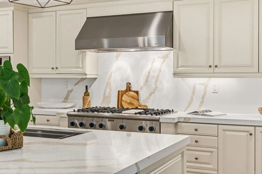 https://cdn.realtyfeed.com/cdn/127/306712458/6c177bdc1c6fa907f45c6ca38a885d99.webp