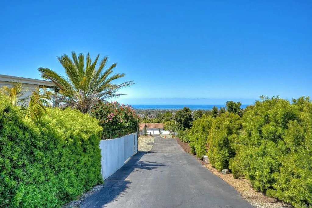 https://cdn.realtyfeed.com/cdn/127/306712465/196889eef1de208e5177a9399de59339.webp