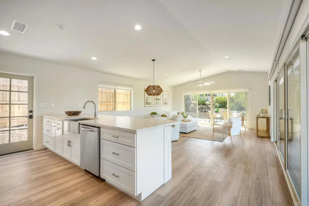 https://cdn.realtyfeed.com/cdn/127/306712465/8d1ac564f60a77af056a046eb96429f5.webp