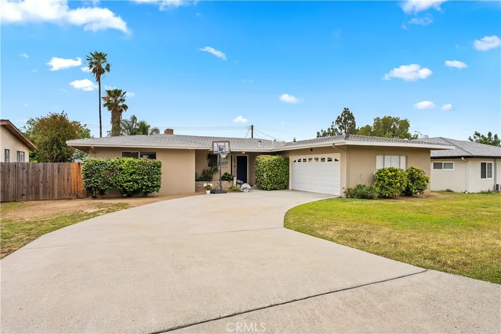 Banning, CA 92220