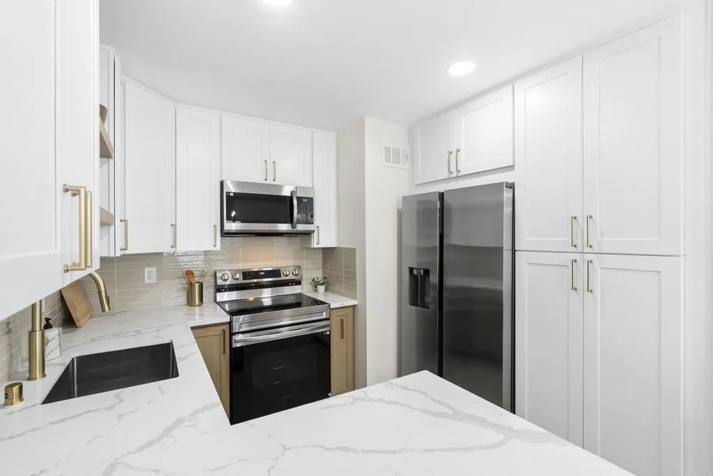https://cdn.realtyfeed.com/cdn/127/306712479/3423a6233f363807962d7cef6fbb81af.webp