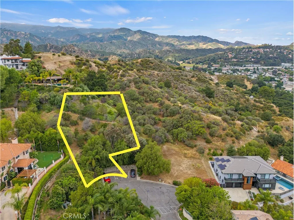 24879 Bella Vista Drive, Newhall, CA 91321 - Photo 2 of 10, Newhall, CA