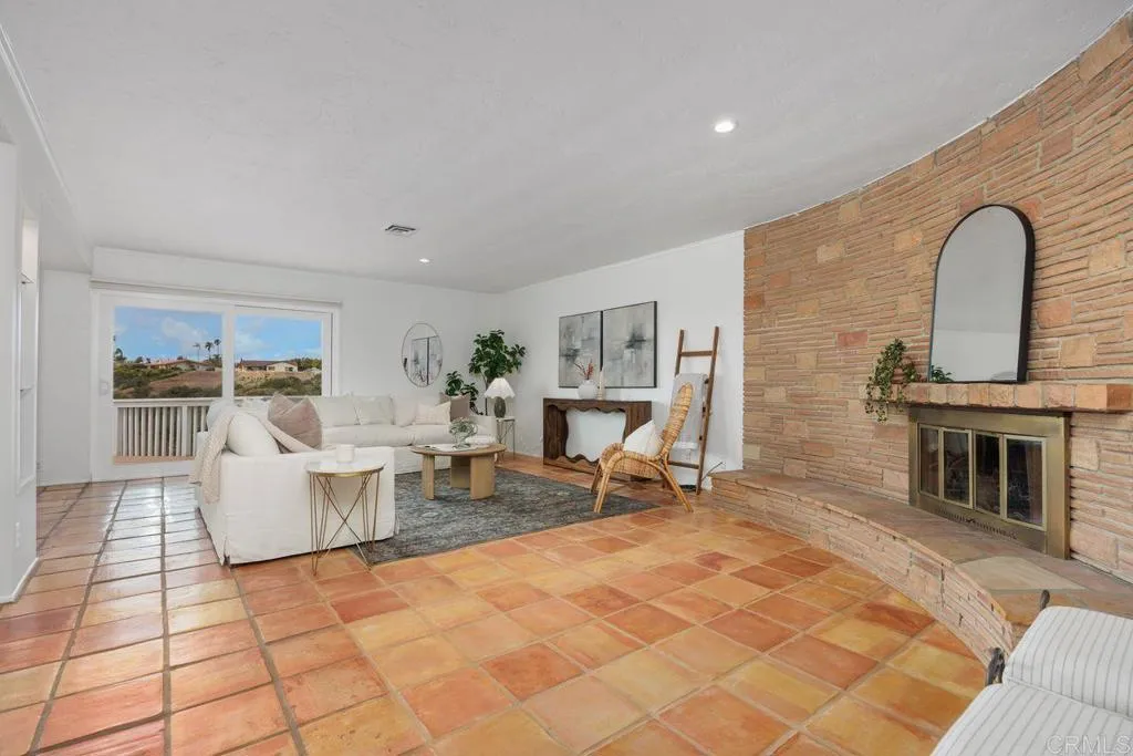 https://cdn.realtyfeed.com/cdn/127/306712493/63eb2aa33198f3184ec53f564611cb88.webp