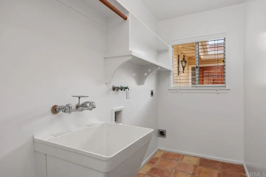 https://cdn.realtyfeed.com/cdn/127/306712493/72985a497920ee404a1cdaae95d457b0.webp