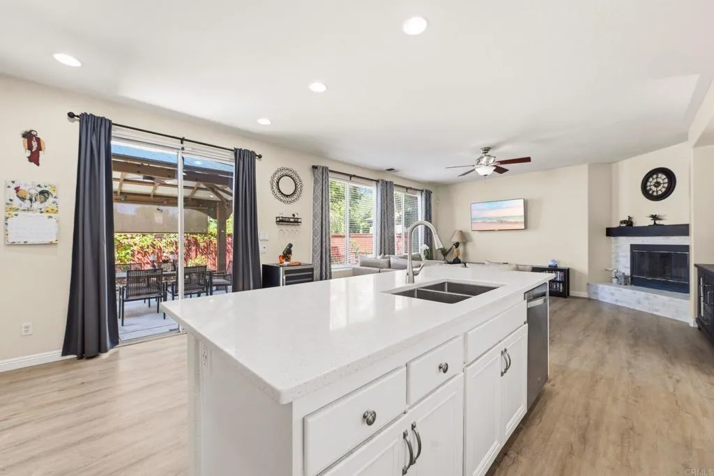 https://cdn.realtyfeed.com/cdn/127/306712500/f2bb3e565c85108a395b364bf717d142.webp