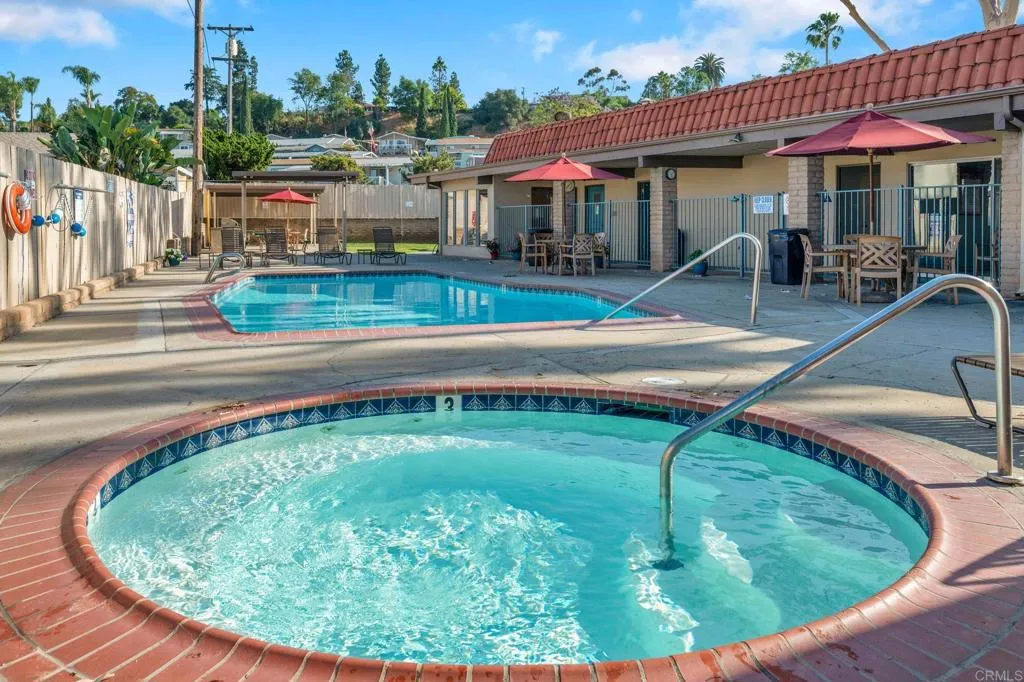 https://cdn.realtyfeed.com/cdn/127/306712519/12e27cc22a9d3e0c71d97faeeec3640b.webp