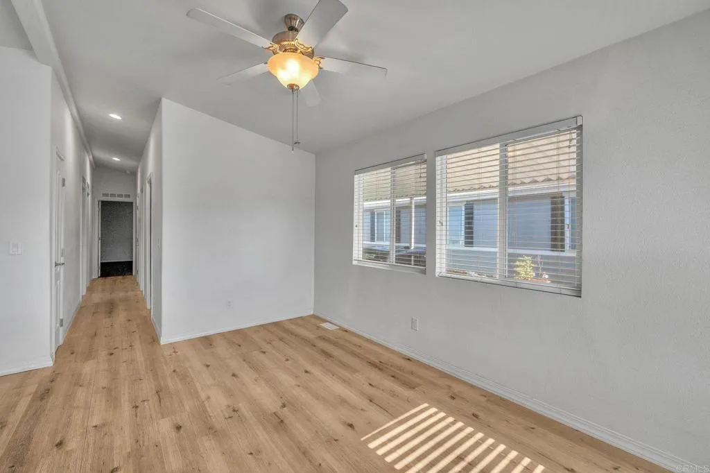 https://cdn.realtyfeed.com/cdn/127/306712519/913b4ff17ace2319c6411eafa8ee2deb.webp