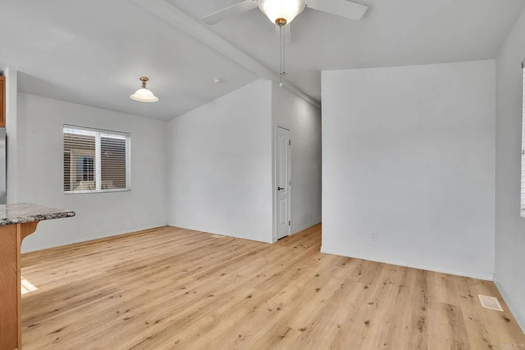 https://cdn.realtyfeed.com/cdn/127/306712519/9e4b80b304e096a0042d9ac89fd95009.webp