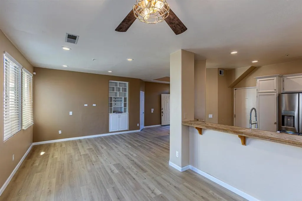 https://cdn.realtyfeed.com/cdn/127/306712560/2d5cffd90d929e8e4a981d3591815b2e.webp