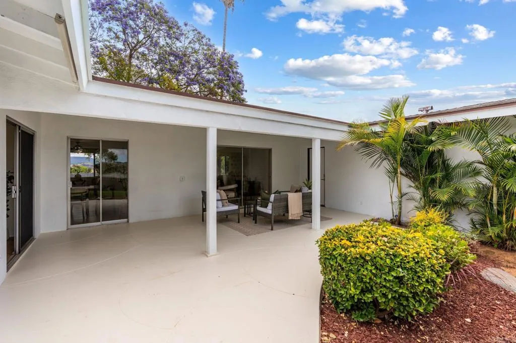 https://cdn.realtyfeed.com/cdn/127/306712571/049429a62cb911b7f7b39f3789a609ff.webp
