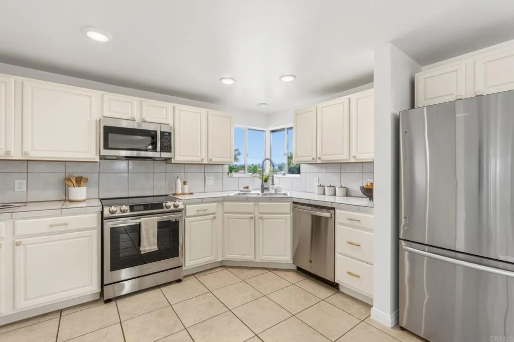 https://cdn.realtyfeed.com/cdn/127/306712571/14987204f34d2668db8f26d96a5e0094.webp