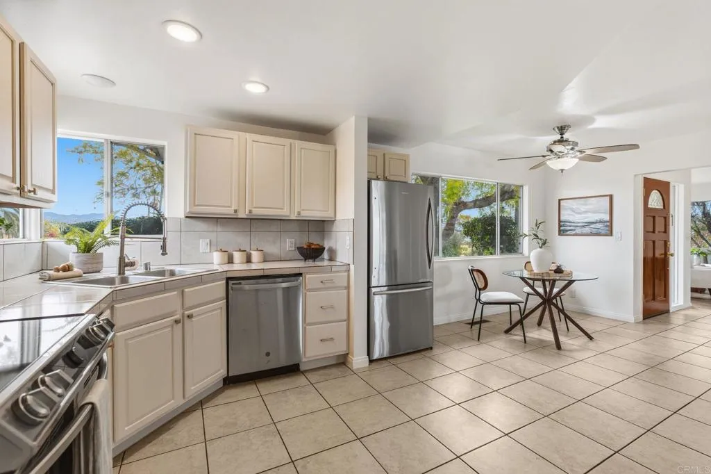 https://cdn.realtyfeed.com/cdn/127/306712571/52af9c5ac9f18c8d036bd49ee511ab5b.webp
