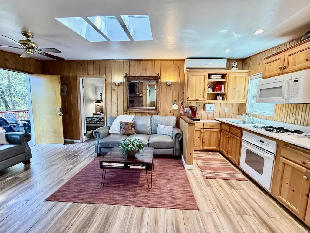 https://cdn.realtyfeed.com/cdn/127/306712632/0634e4995e2f620baa23336349070a72.webp