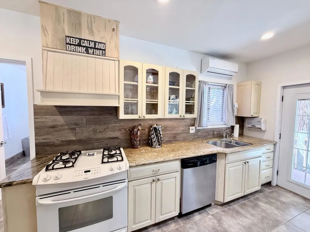 https://cdn.realtyfeed.com/cdn/127/306712632/e1088a546e6b512e6c01198bbeff13ce.webp