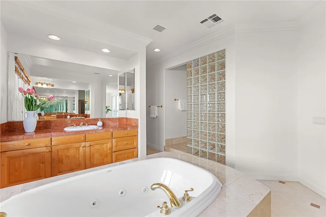 https://cdn.realtyfeed.com/cdn/127/306712639/48cfc23fea702f6f910004c06bcae2a2.webp
